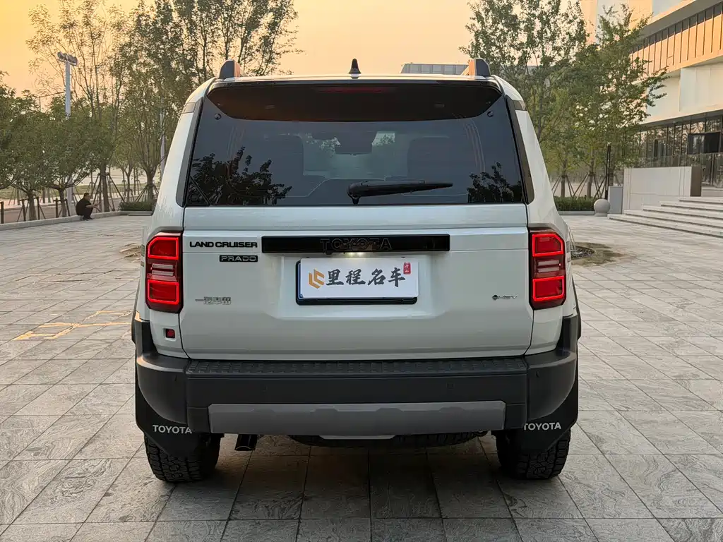 Toyota Prado — фото 6
