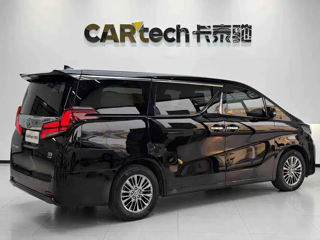 Toyota Alphard — фото 4
