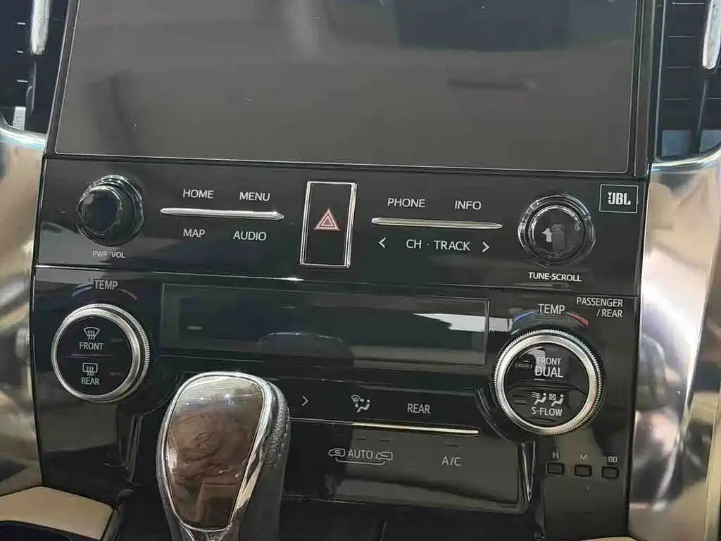 Toyota Alphard — фото 6