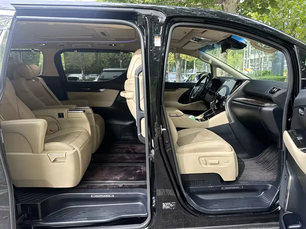 Toyota Alphard — фото 8