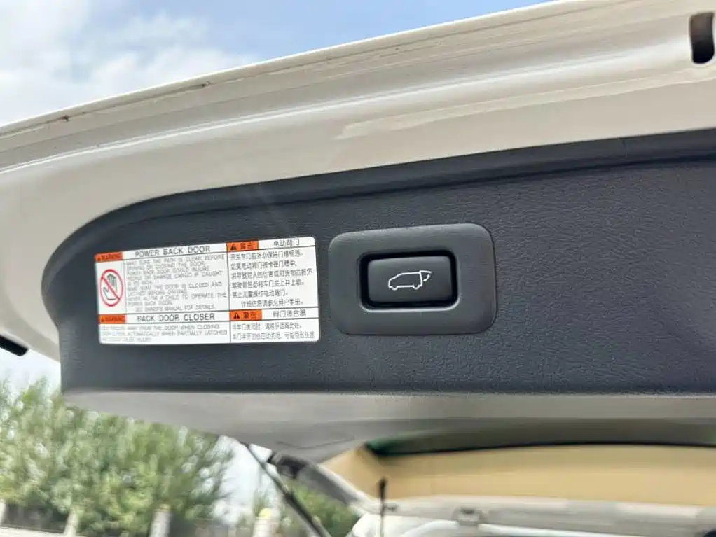 Toyota Alphard — фото 13