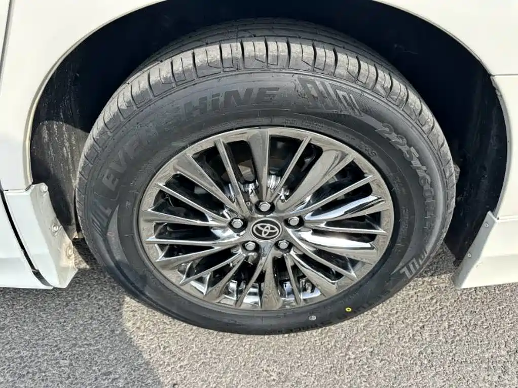 Toyota Alphard — фото 15