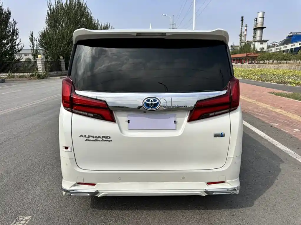 Toyota Alphard — фото 17