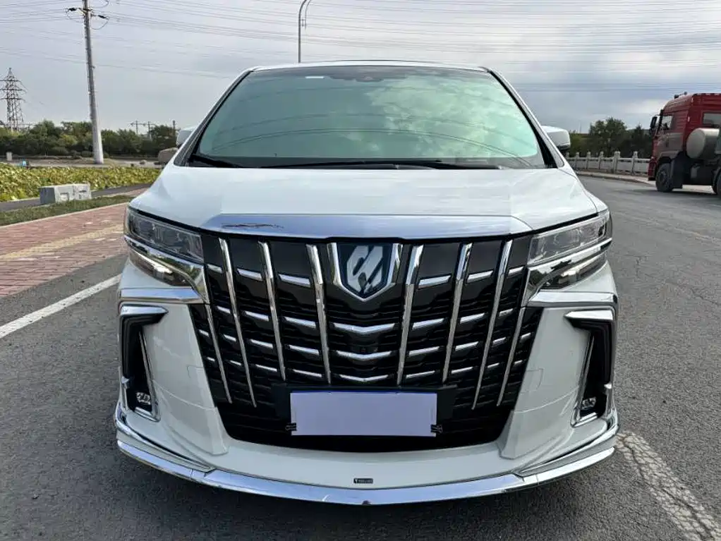 Toyota Alphard — фото 3