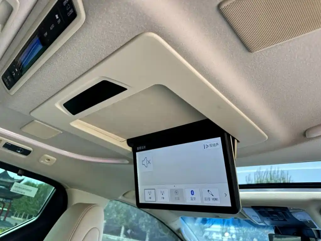 Toyota Alphard — фото 9