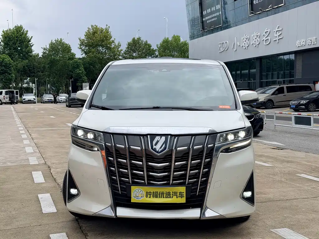 Toyota Alphard — фото 2
