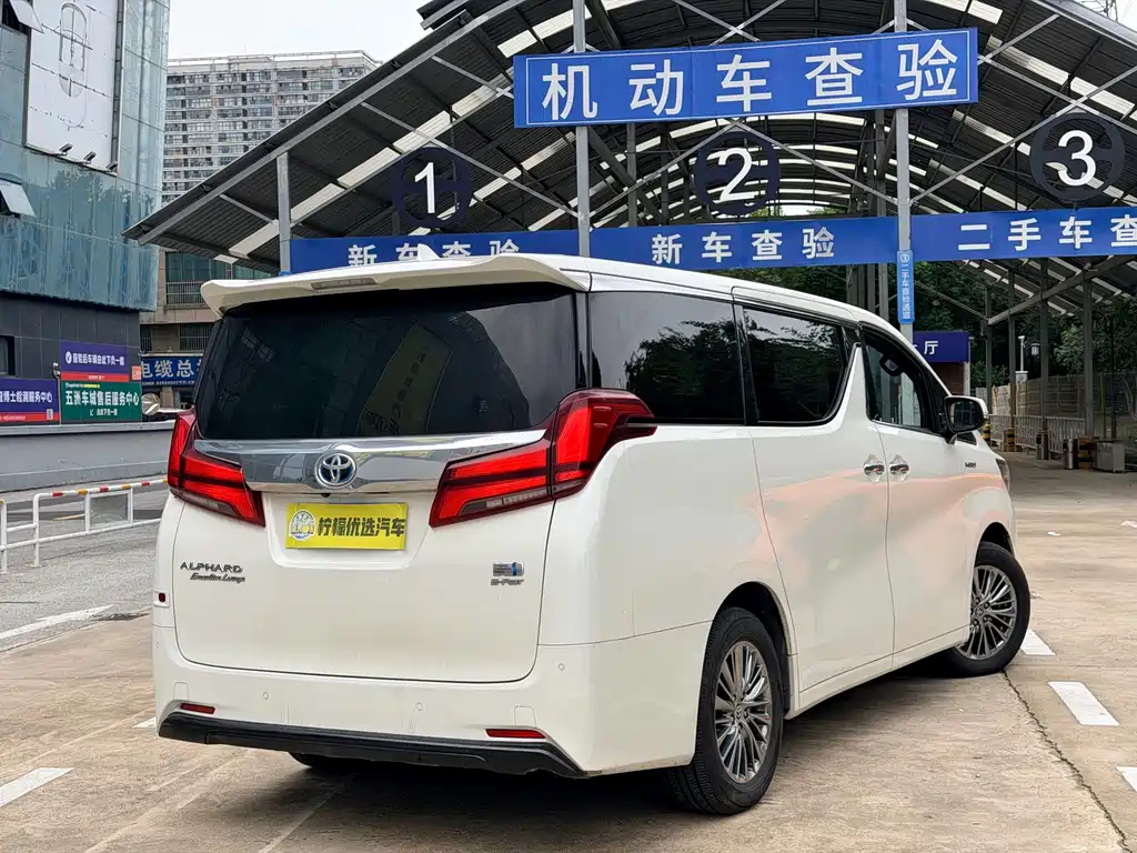 Toyota Alphard — фото 6
