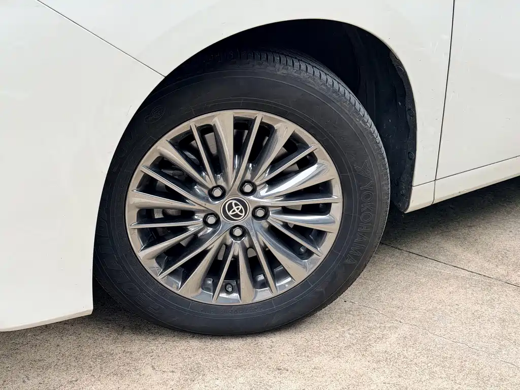 Toyota Alphard — фото 7