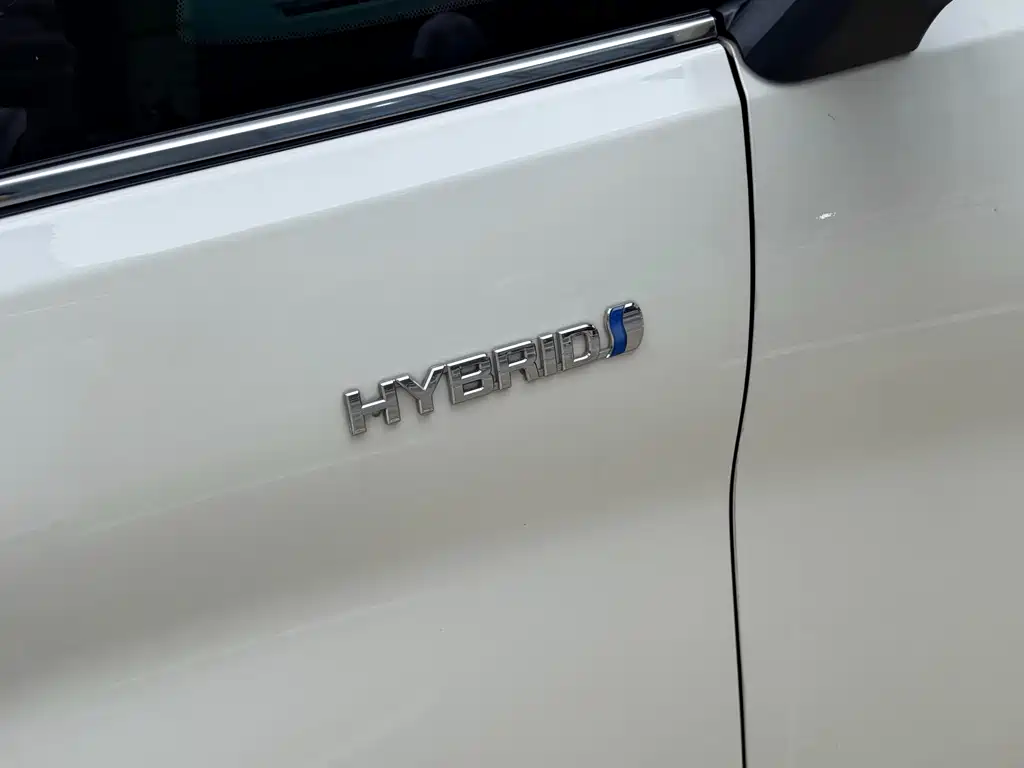 Toyota Alphard — фото 8