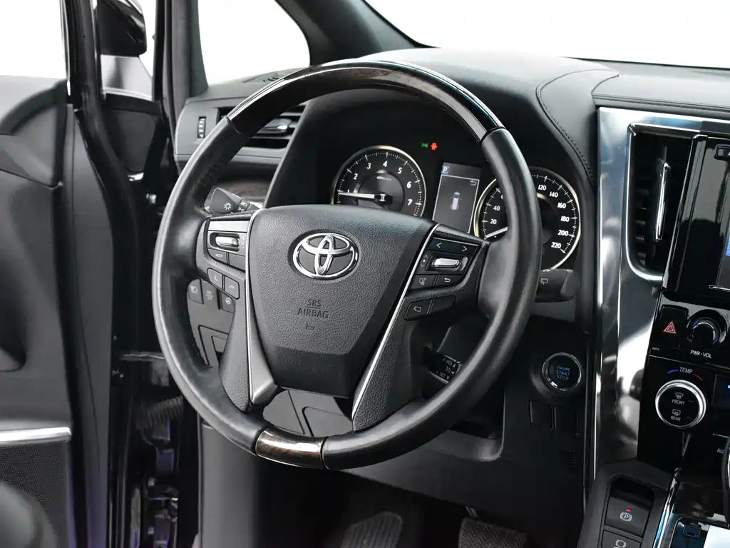 Toyota Alphard — фото 11