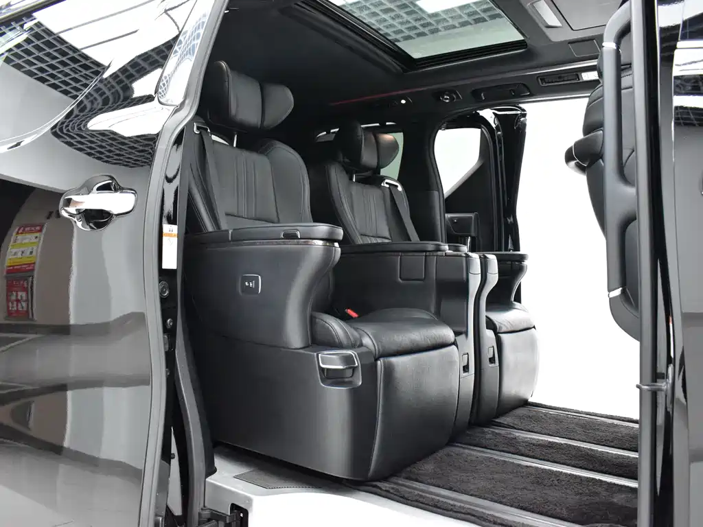 Toyota Alphard — фото 20
