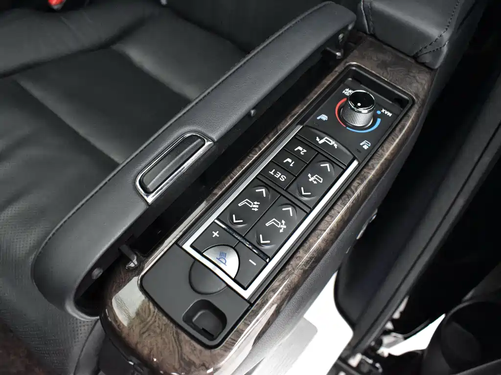 Toyota Alphard — фото 22