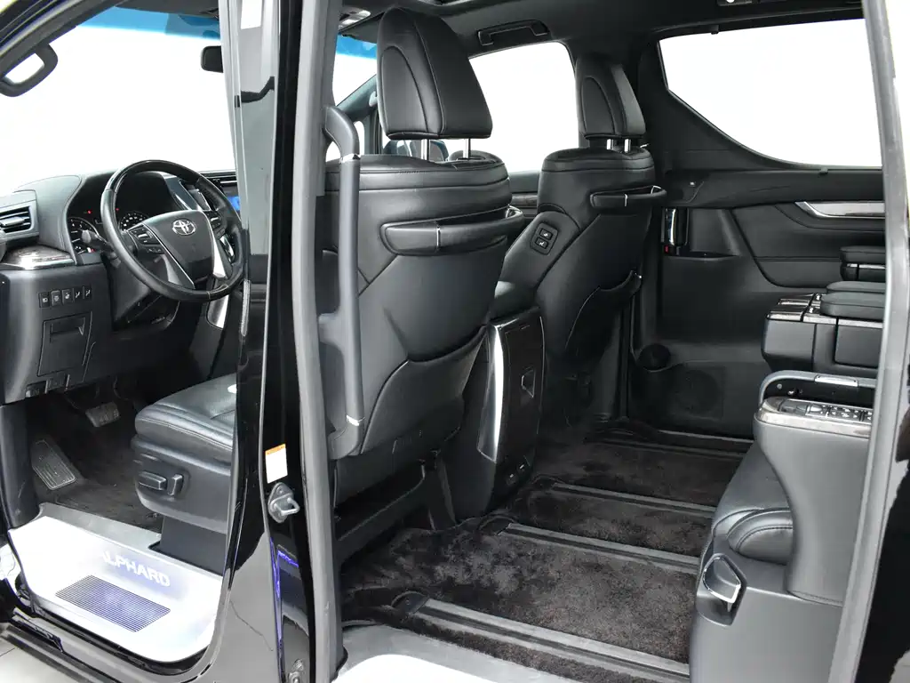 Toyota Alphard — фото 23