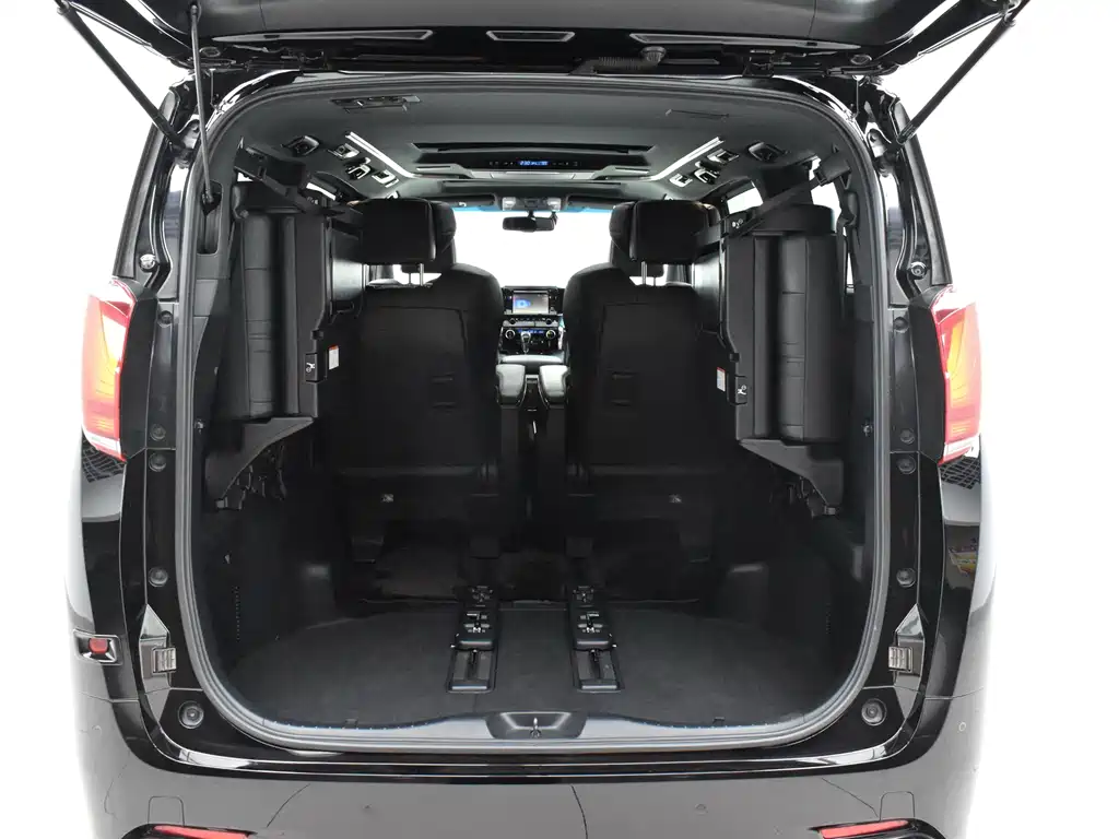 Toyota Alphard — фото 24