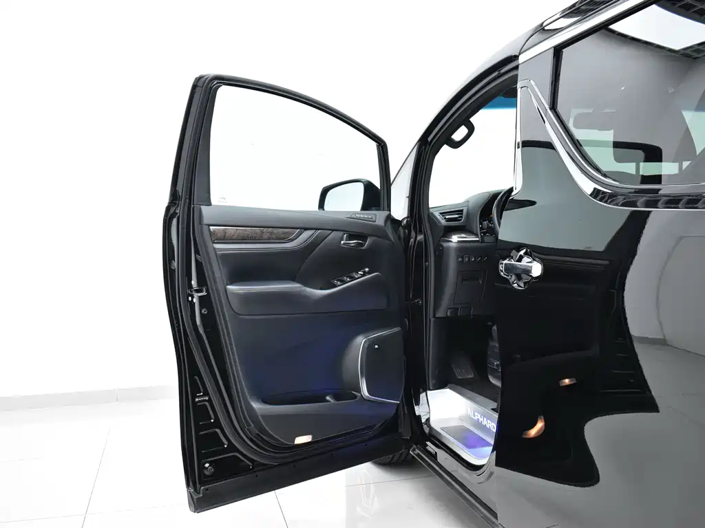 Toyota Alphard — фото 25