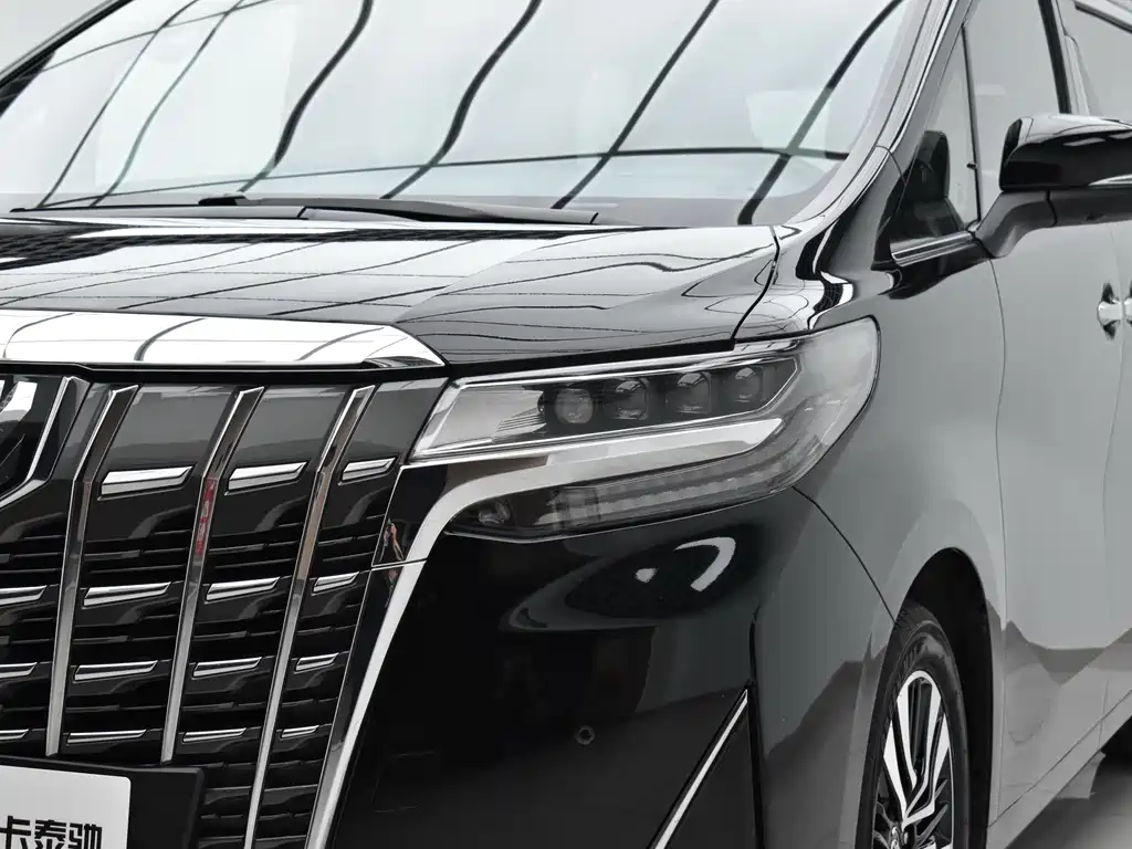 Toyota Alphard — фото 6
