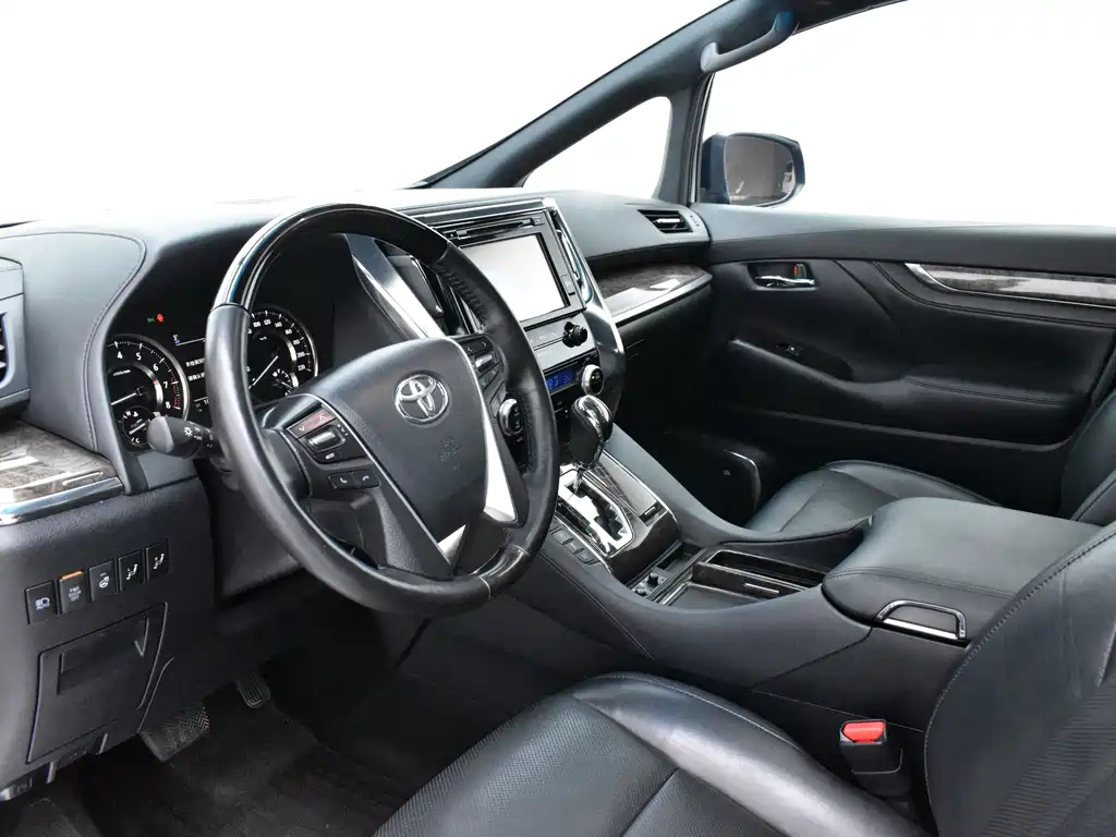 Toyota Alphard — фото 8