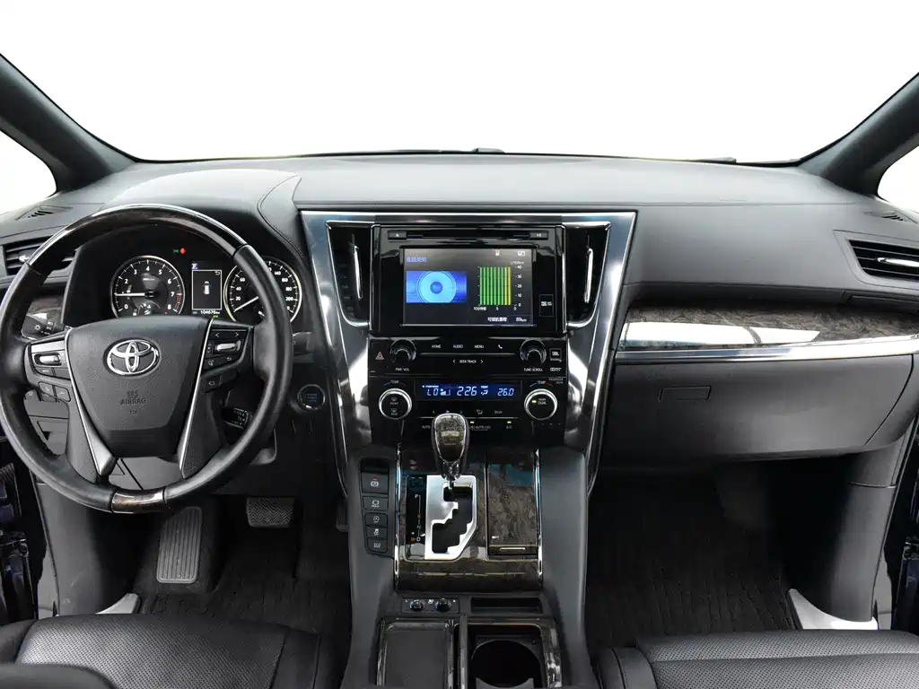 Toyota Alphard — фото 9