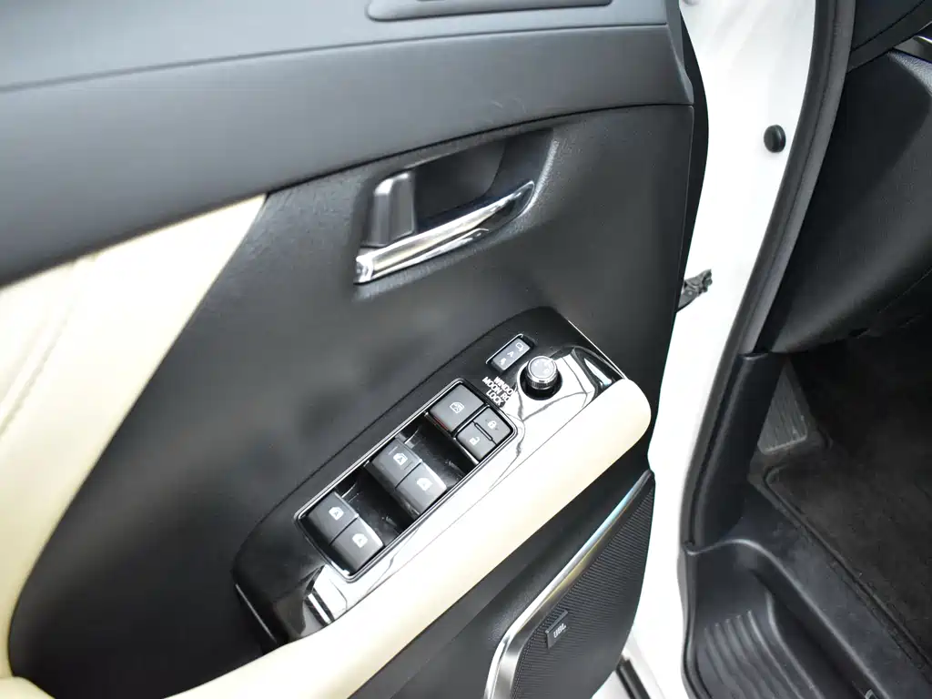 Toyota Vellfire — фото 15