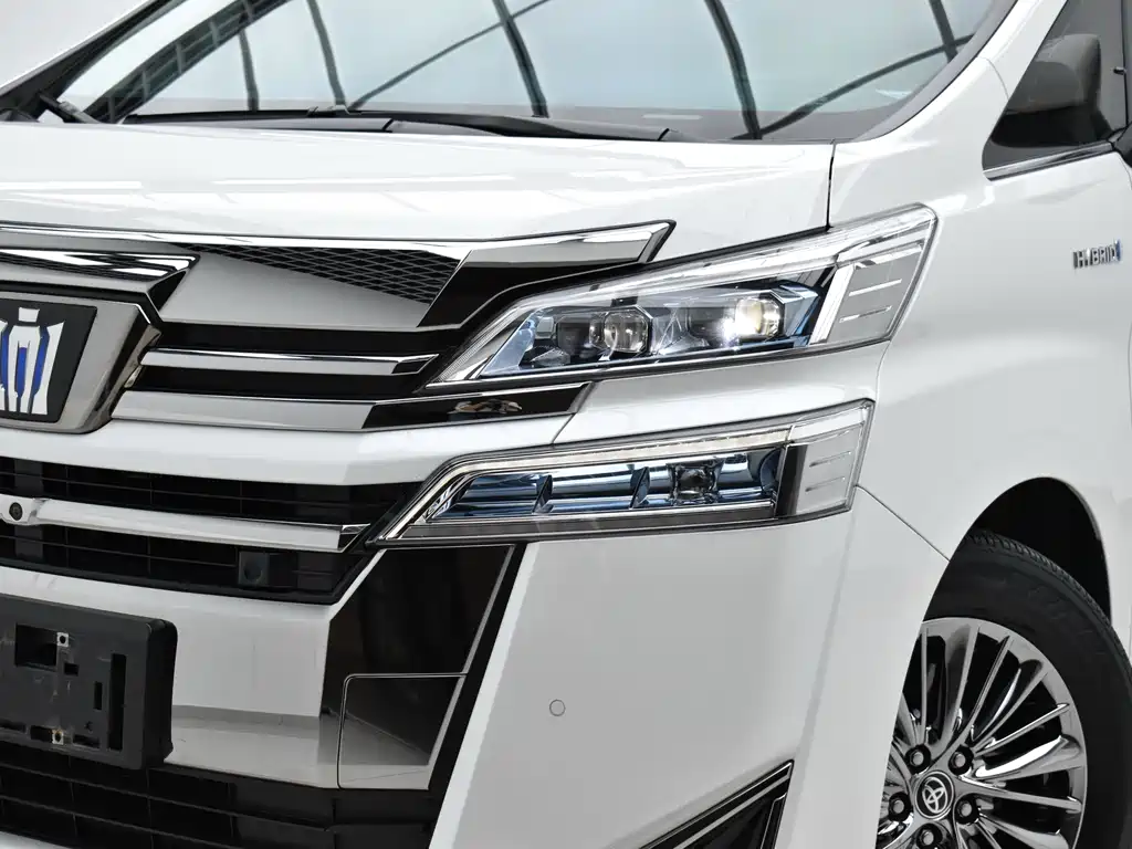 Toyota Vellfire — фото 4