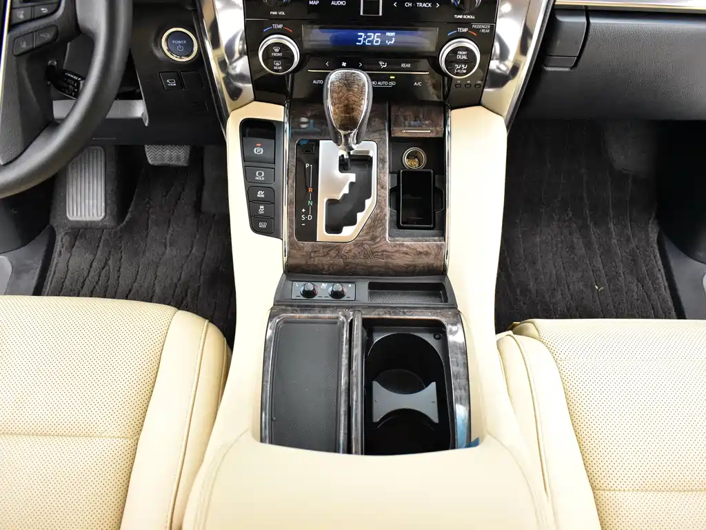 Toyota Vellfire — фото 9