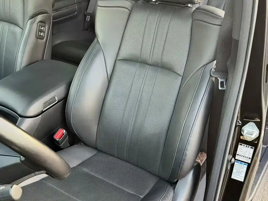 Toyota Alphard — фото 13
