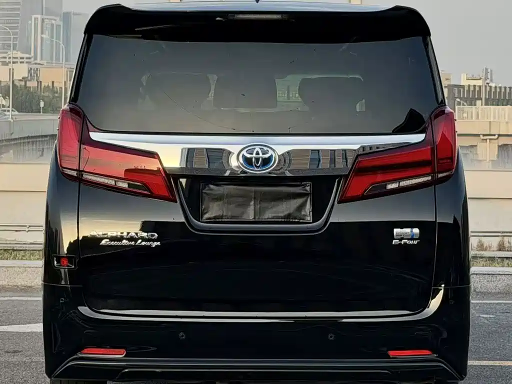 Toyota Alphard — фото 4