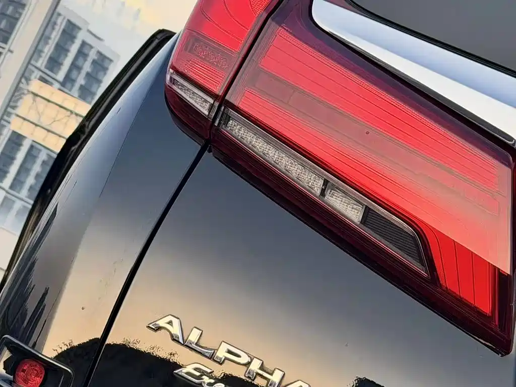 Toyota Alphard — фото 6
