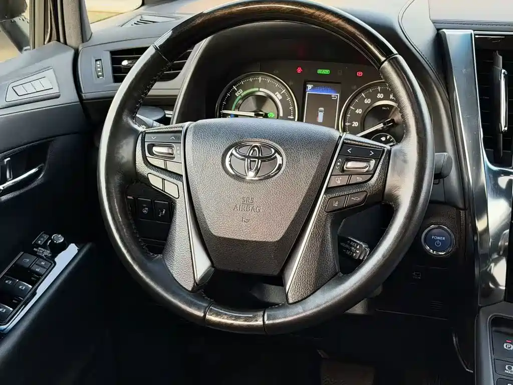 Toyota Alphard — фото 7