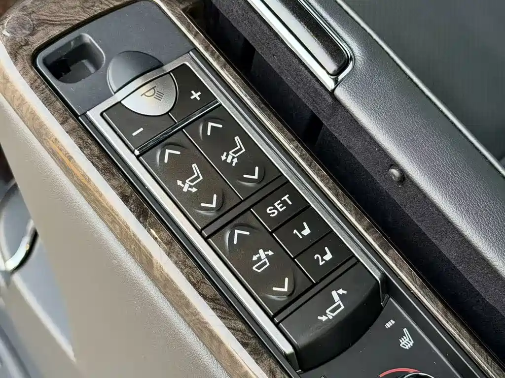 Toyota Alphard — фото 10