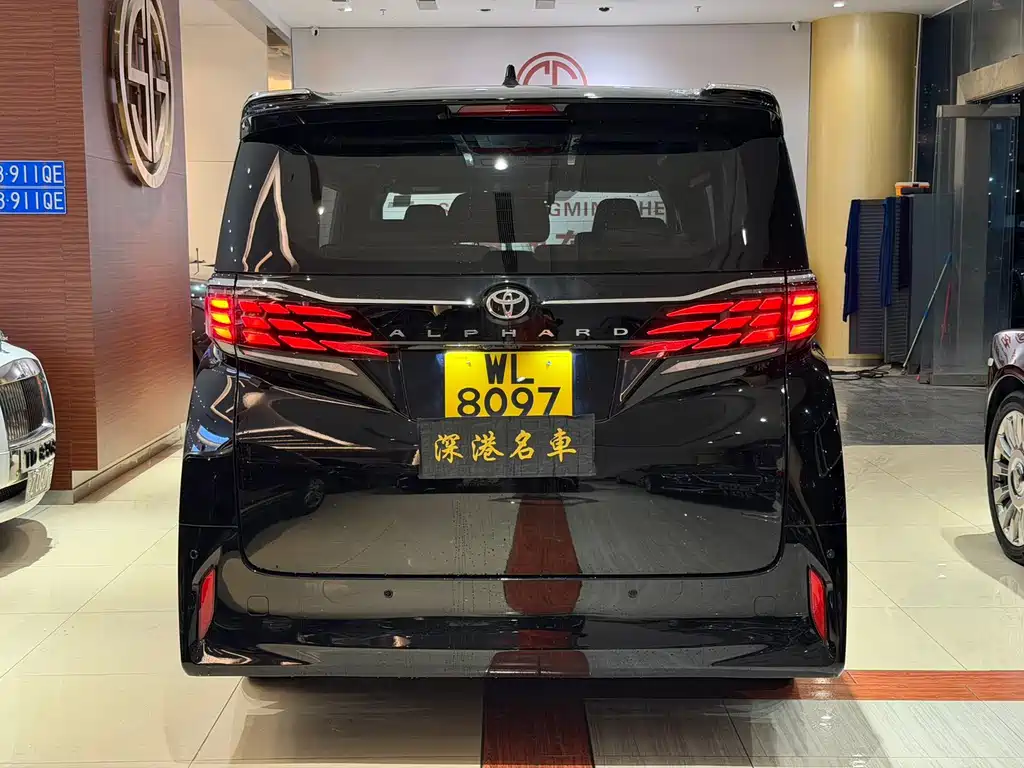 Toyota Alphard — фото 3