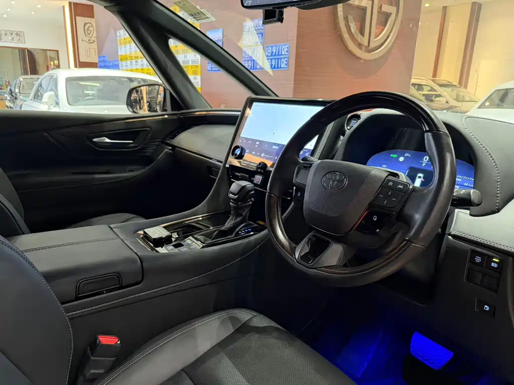 Toyota Alphard — фото 5