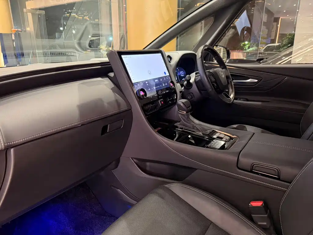 Toyota Alphard — фото 6