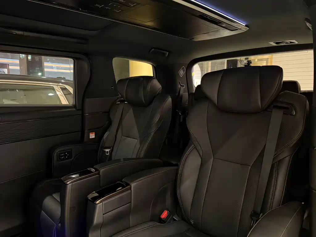 Toyota Alphard — фото 7