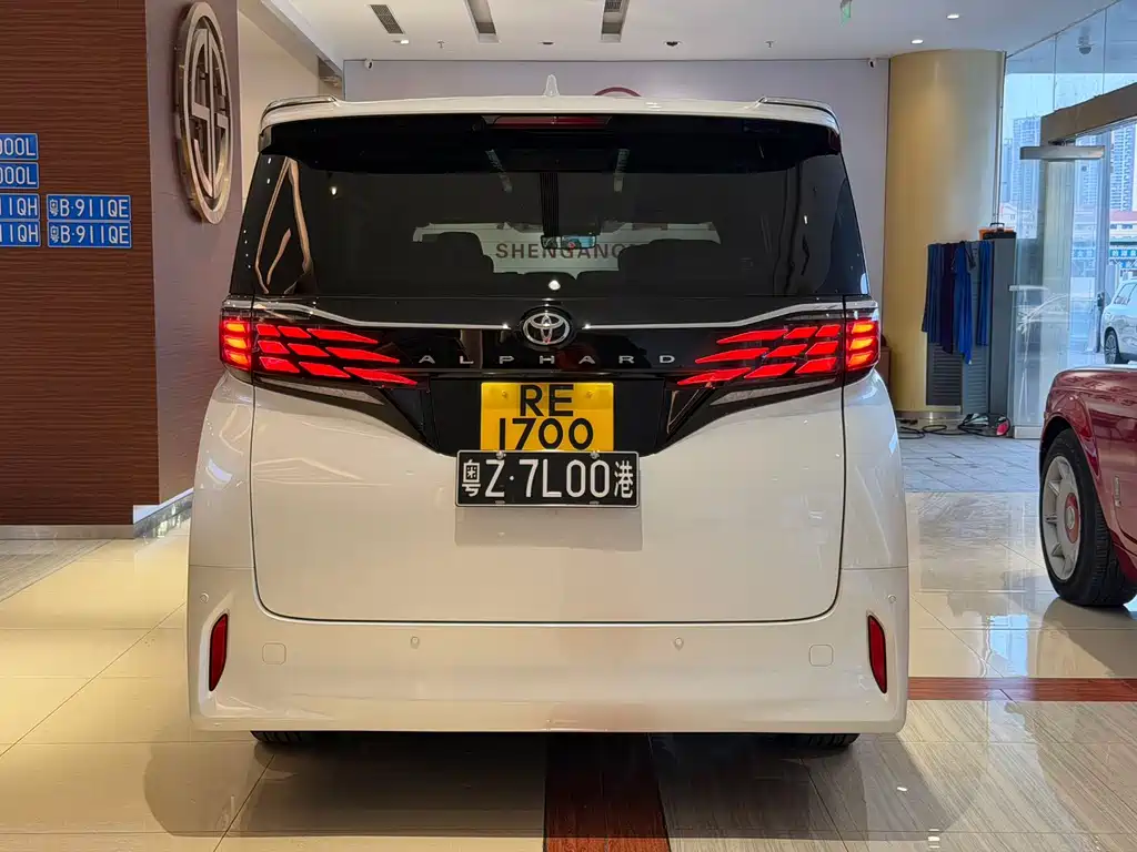 Toyota Alphard — фото 4