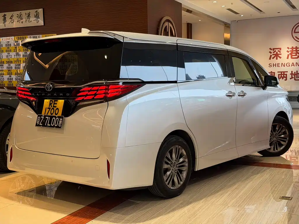 Toyota Alphard — фото 5
