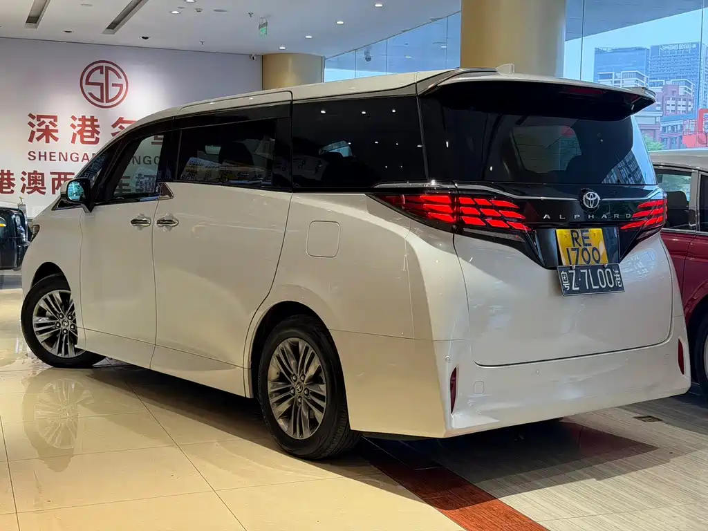 Toyota Alphard — фото 6