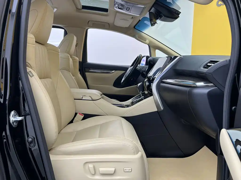 Toyota Vellfire — фото 18