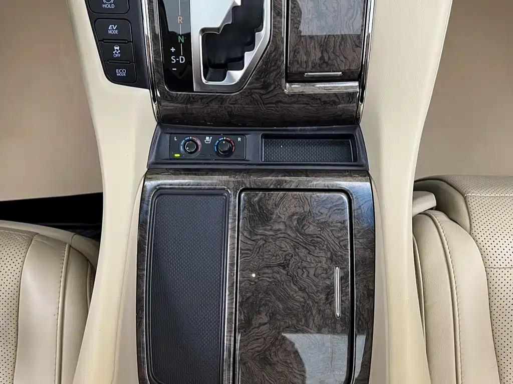 Toyota Vellfire — фото 20