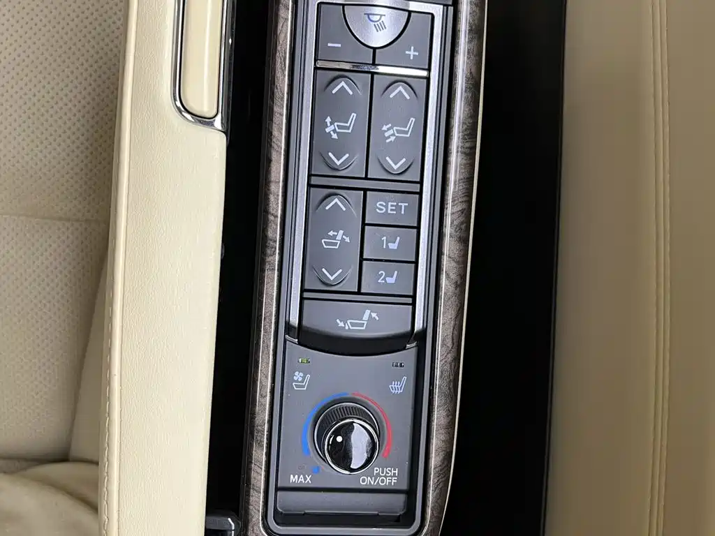 Toyota Vellfire — фото 26