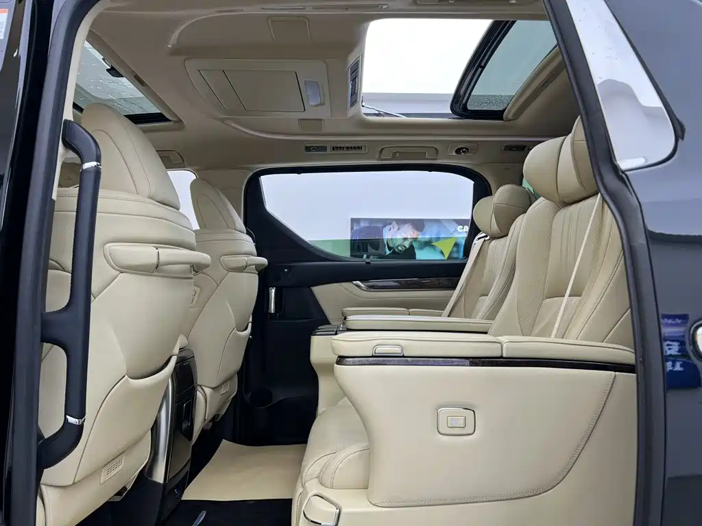 Toyota Vellfire — фото 37