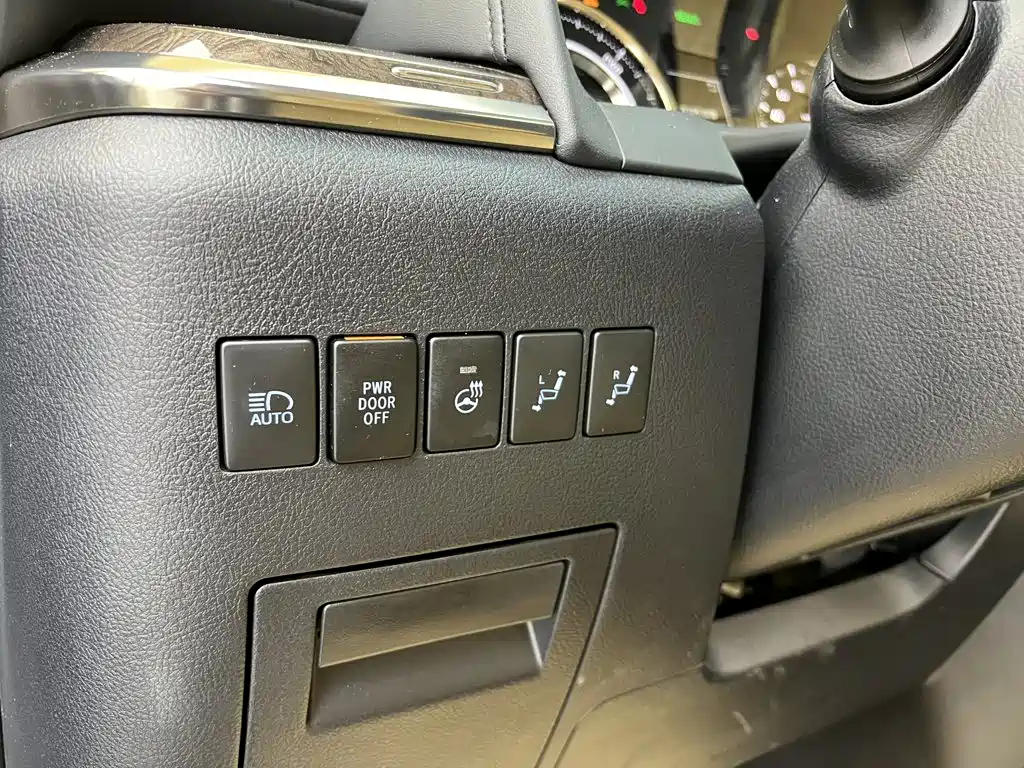Toyota Vellfire — фото 45