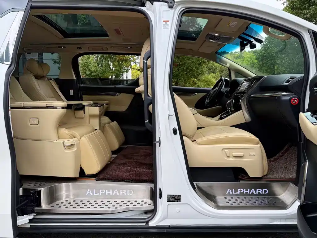 Toyota Alphard — фото 5
