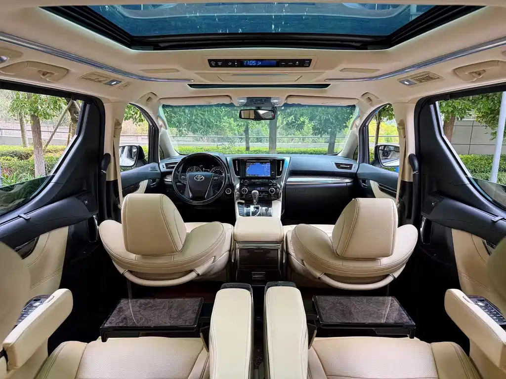 Toyota Alphard — фото 6
