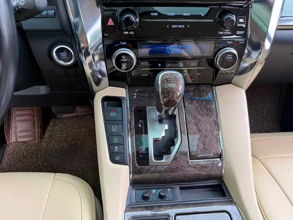 Toyota Alphard — фото 7