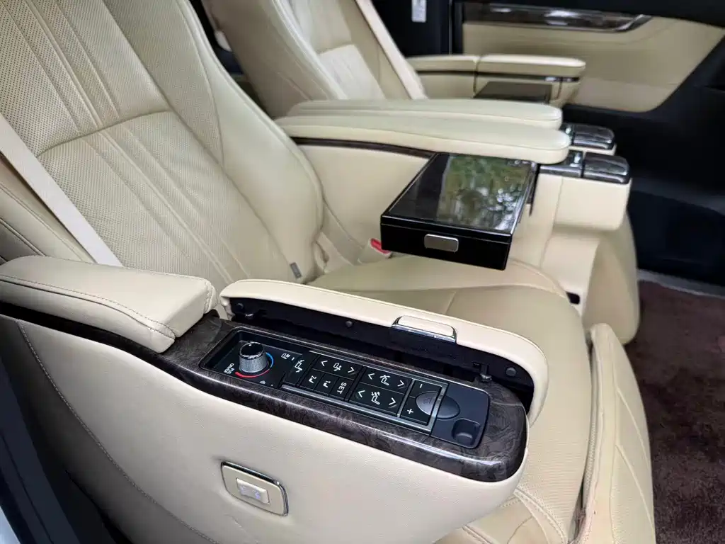 Toyota Alphard — фото 10