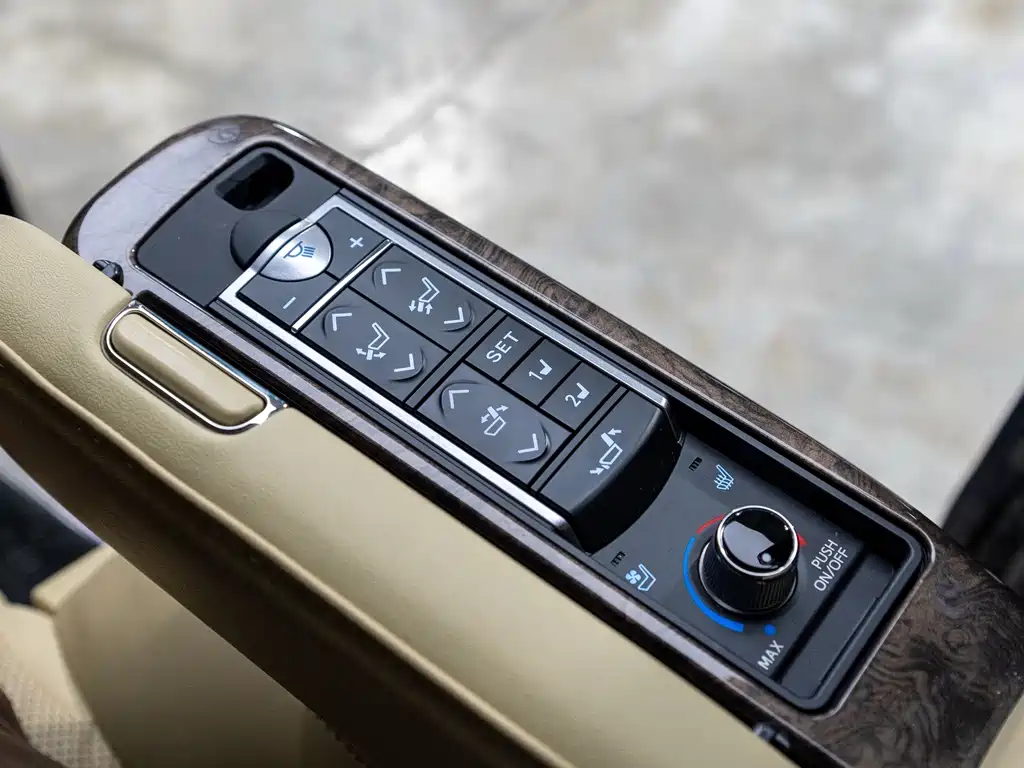Toyota Alphard — фото 22