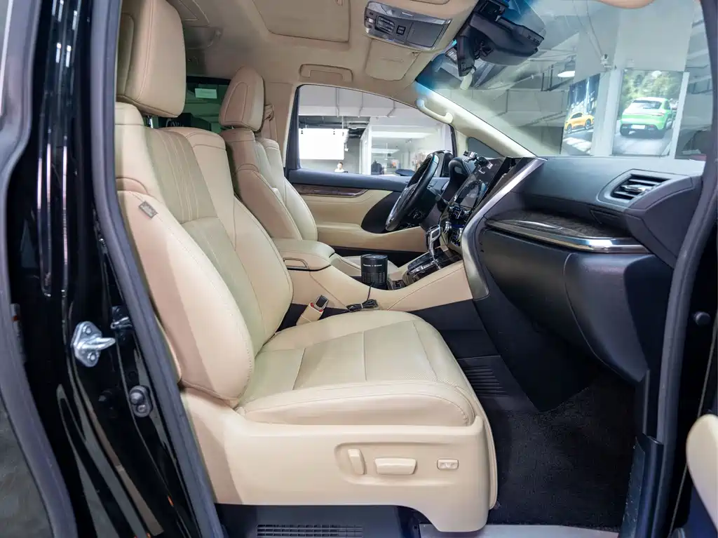 Toyota Alphard — фото 29