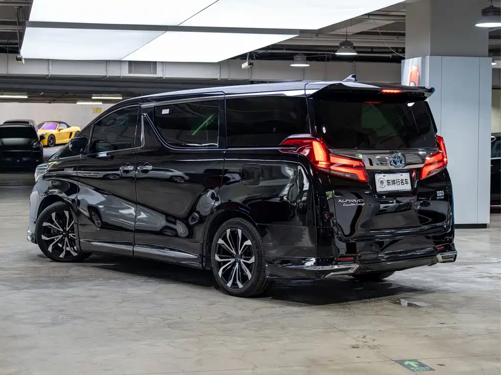 Toyota Alphard — фото 4