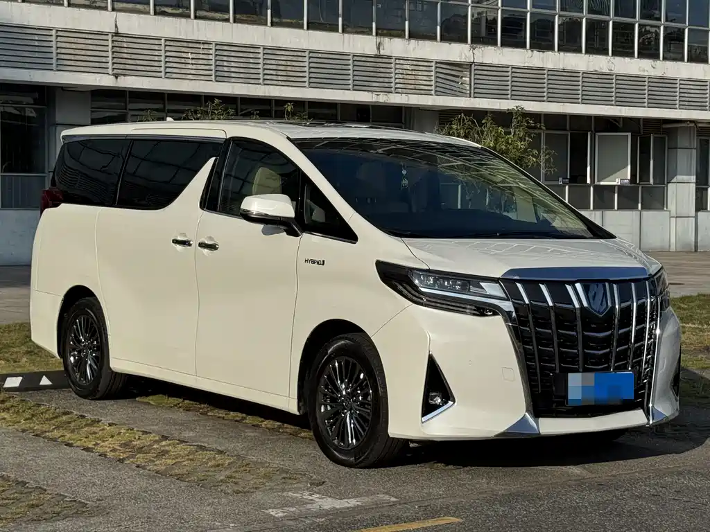 Toyota Alphard — фото 2